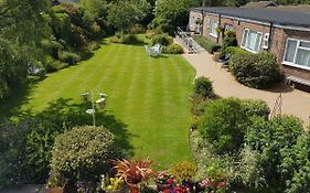 The Coast Yard B & B Chalet Hotel
